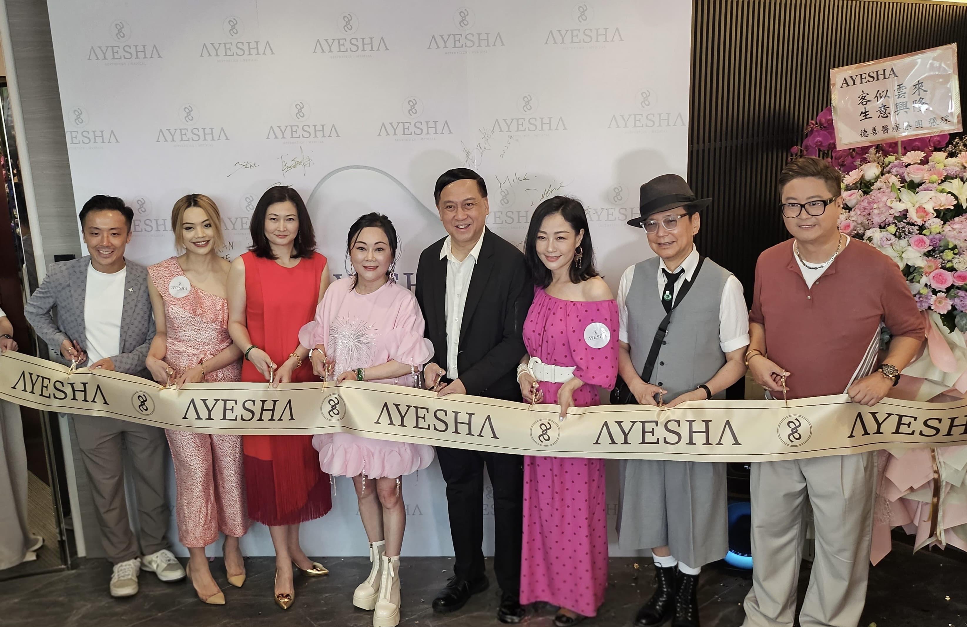 詩琳集團老闆謝欣玲邀賈思樂、何國鉦一齊剪彩。