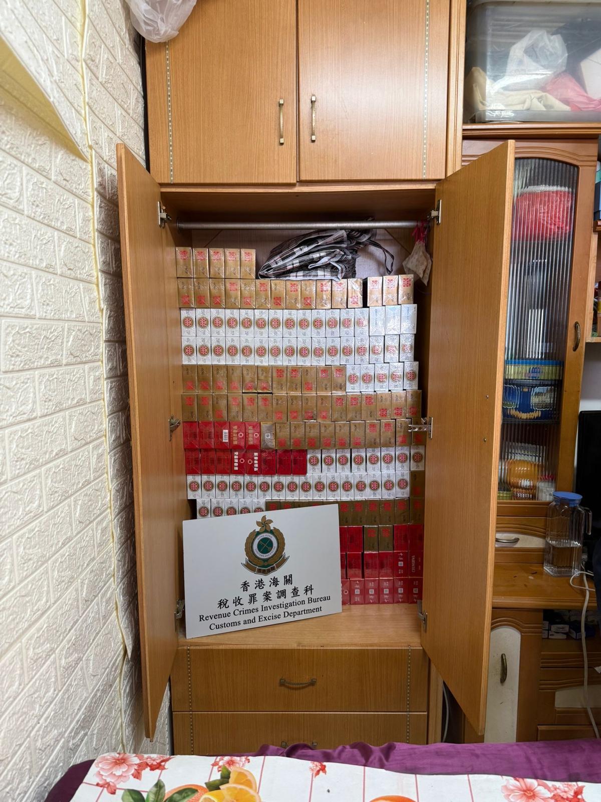 海關在單位內檢獲3.9萬枝私煙。