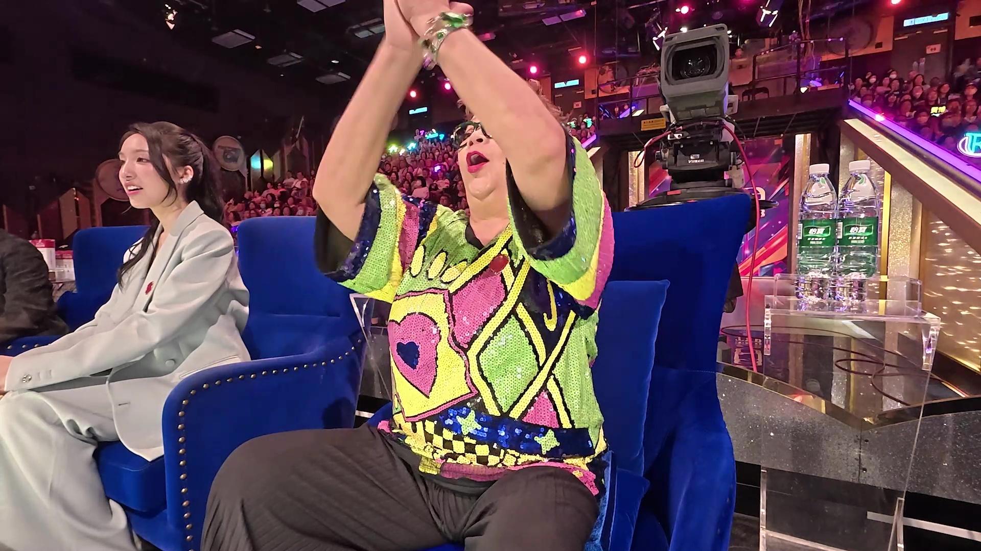 肥媽睇到拍晒手掌。