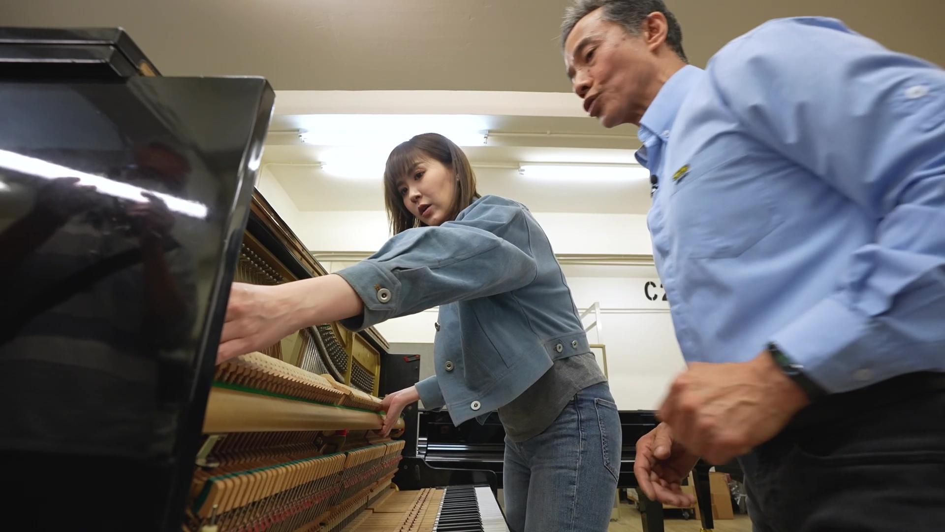 鋼膽重之餘,仲要小心處理,因為阿Moon深明,所有玩樂器嘅人,都好愛錫佢哋嘅樂器。