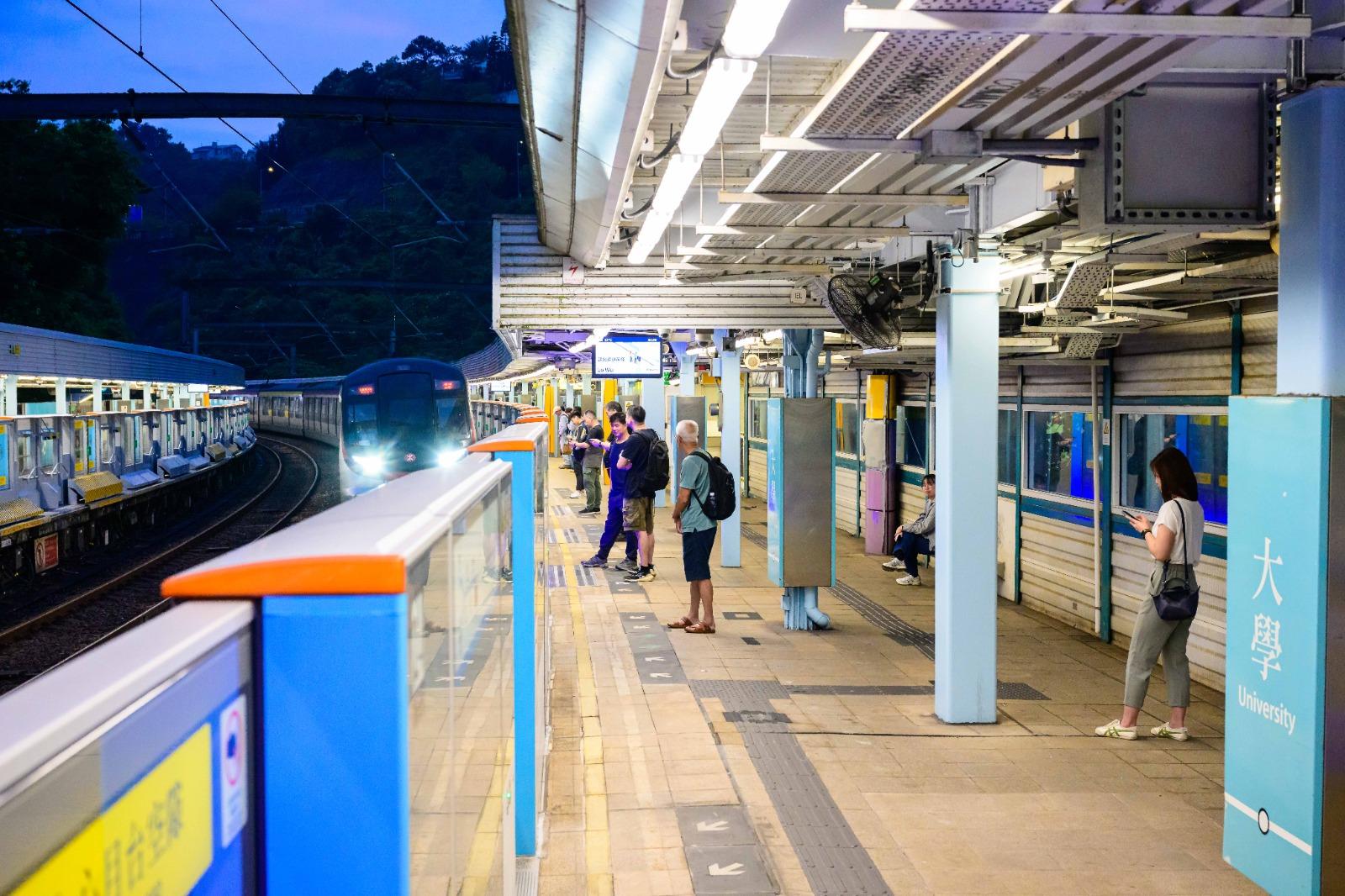 大學站的安裝工程已於今日完成。(港鐵提供)