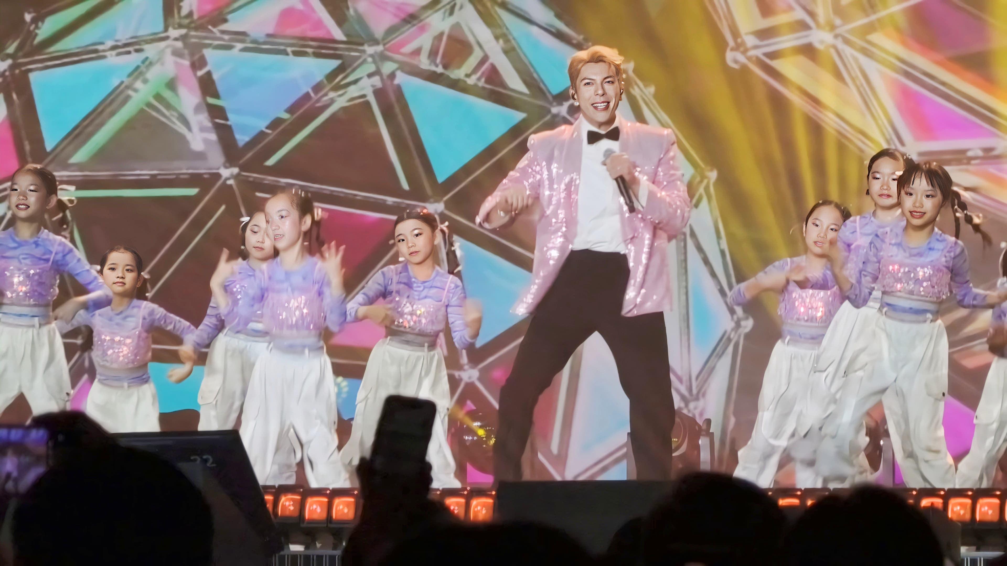 出席《保境安民為公益綜藝大匯演》作為壓軸表演者。