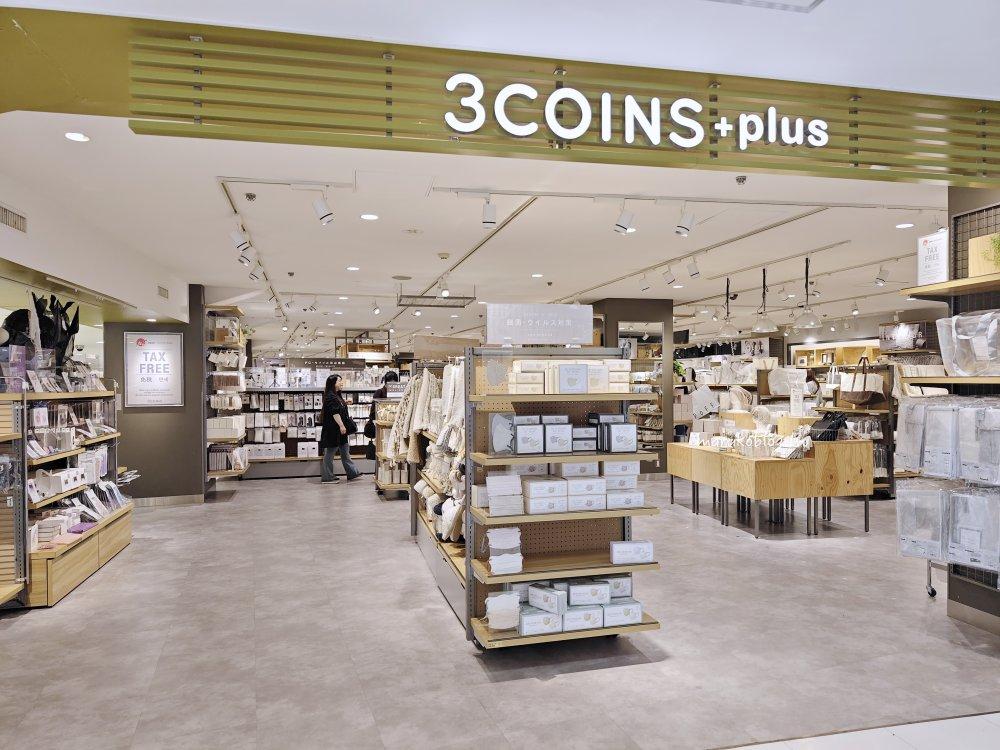 3COINS貨品種類繁多,由廚房小物、洗衣用品、燈具、防曬衣物、擺設,到化妝品、化妝用具、手機配件都有