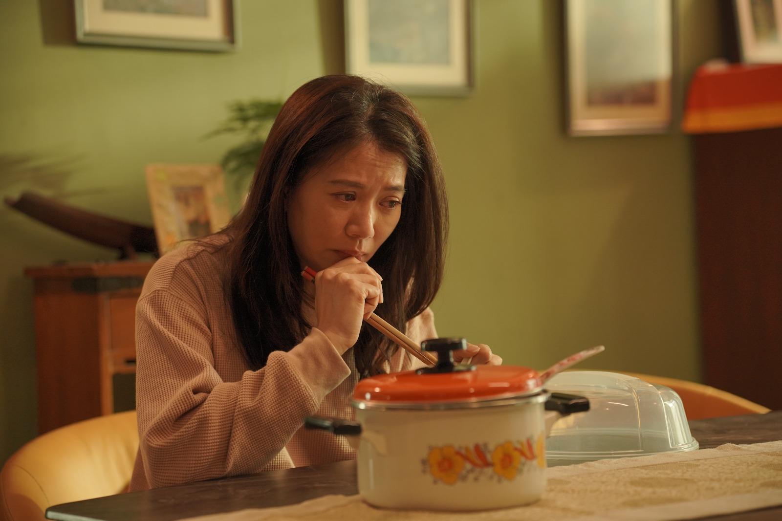 袁詠儀在電影《OMG!阿媽有喜》的一場獨腳喊戲,演技爆發。