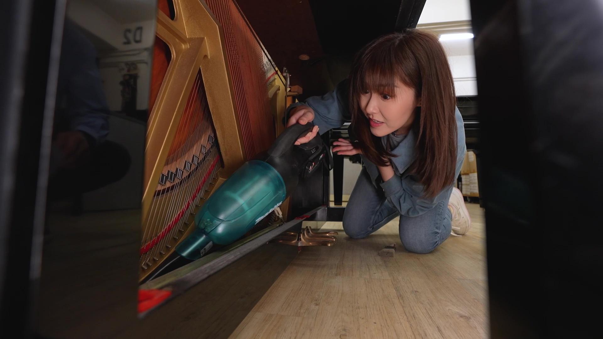 鋼膽重之餘,仲要小心處理,因為阿Moon深明,所有玩樂器嘅人,都好愛錫佢哋嘅樂器。