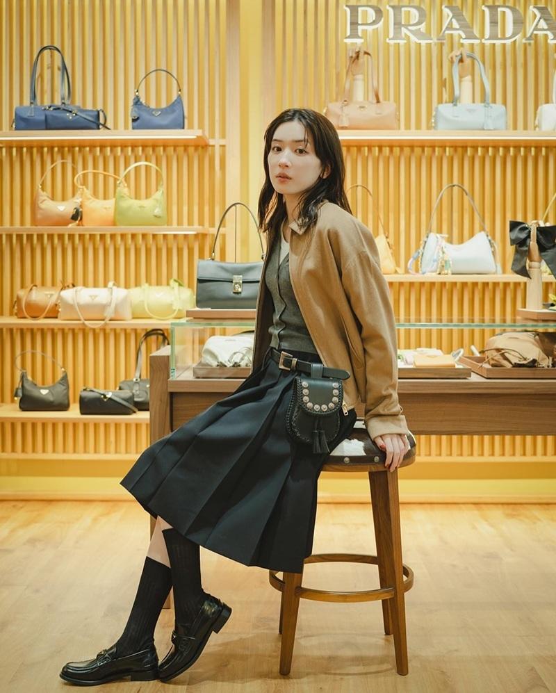 擔任了Prada 6年代言的永野芽郁,終要為不倫戀付出相當的代價。