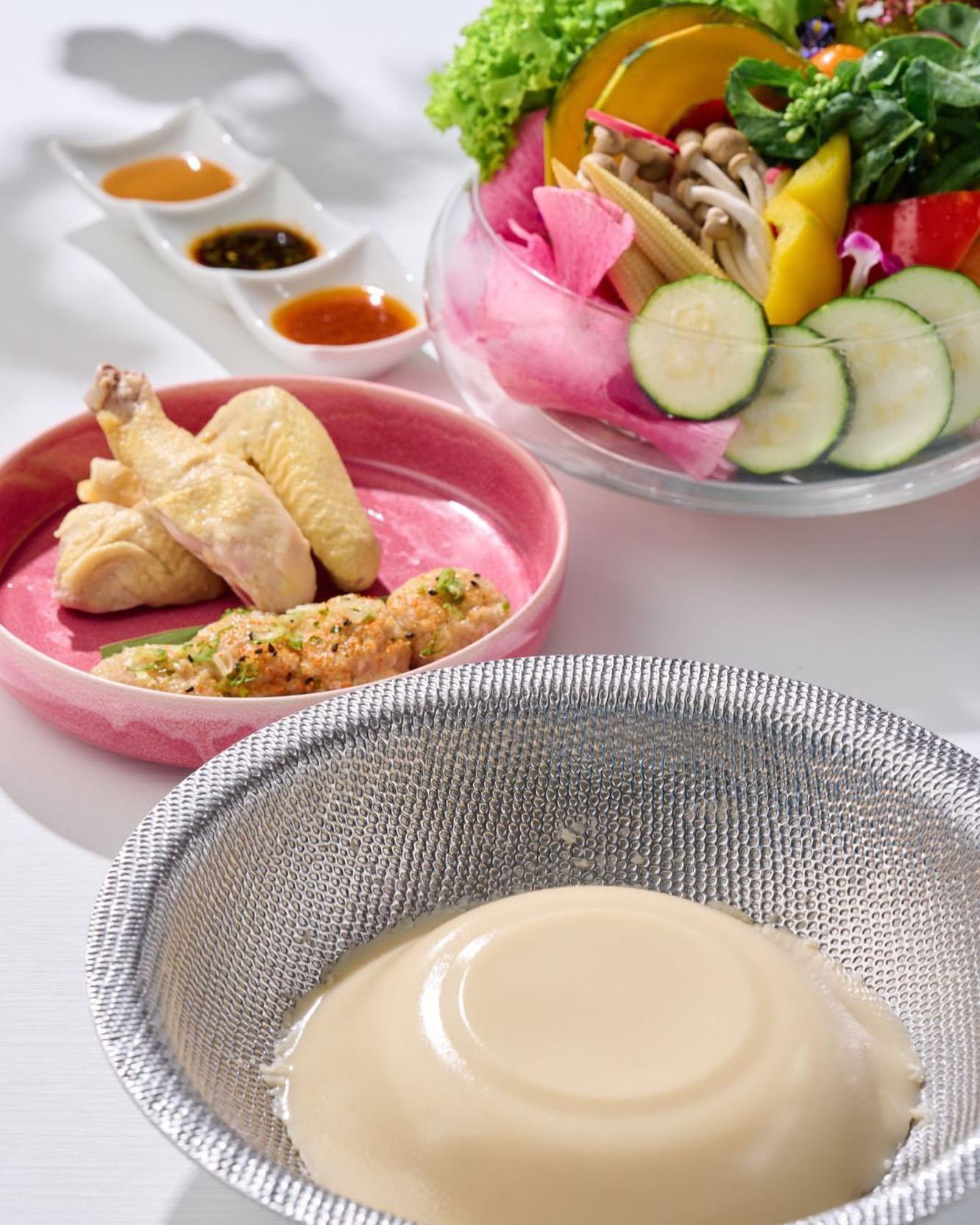 早年引入招牌美人鍋(含骨膠原雞肉鍋)掀起坊間一輪美人鍋熱。