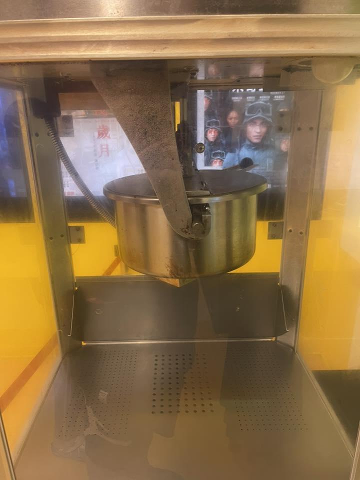 有網民在筲箕灣發現一間「無人戲院」,並指全程沒有職員駐場。(Threads圖片)