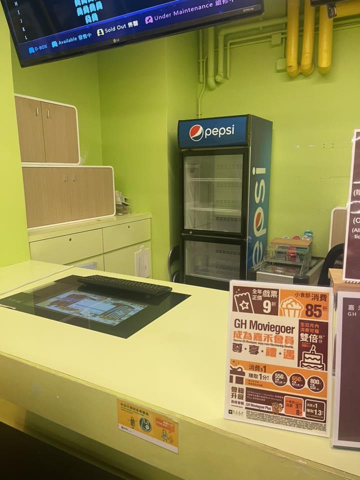 有網民在筲箕灣發現一間「無人戲院」,並指全程沒有職員駐場。(Threads圖片)