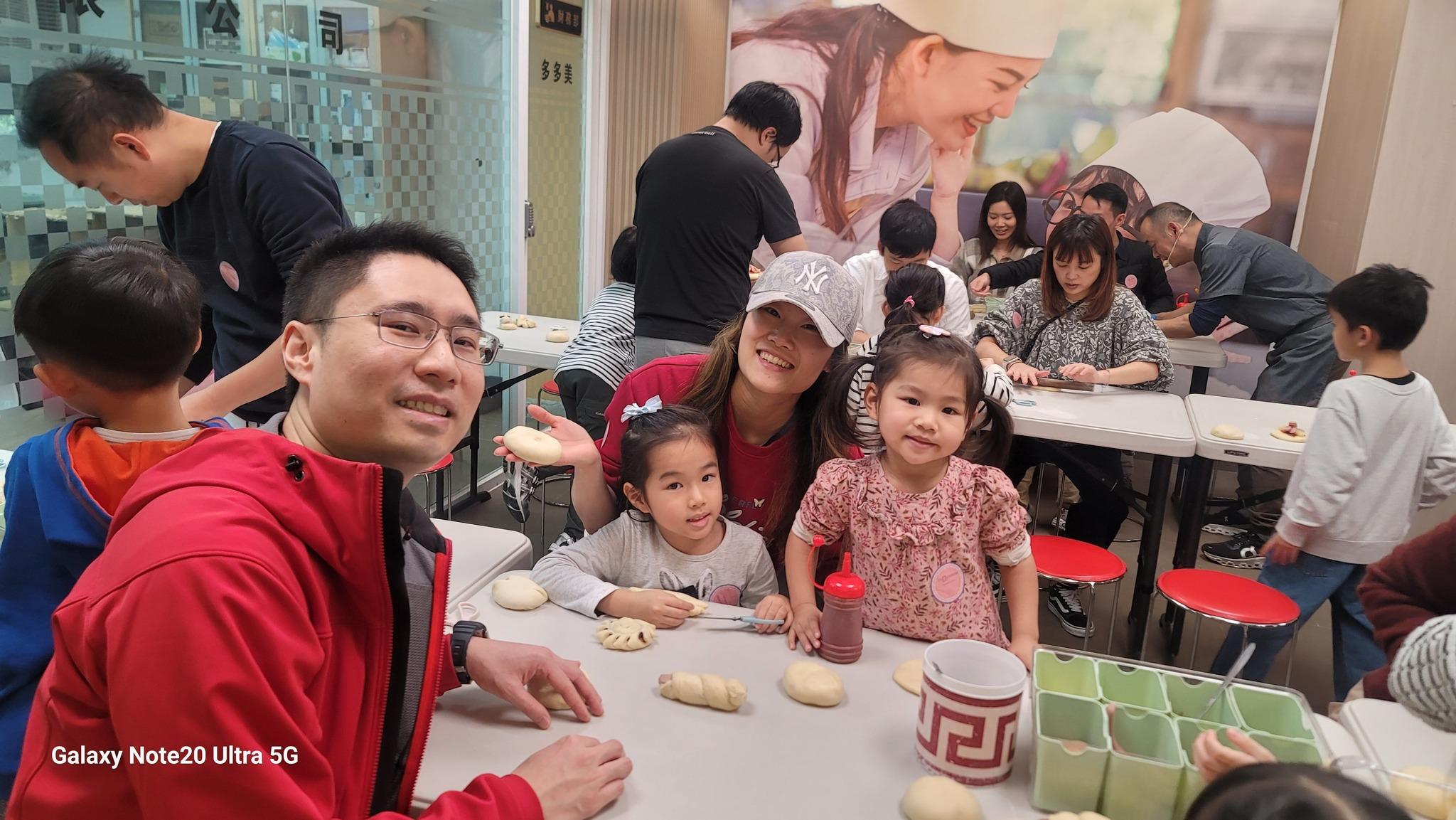 親手製作麪包及鮮果撻。 (多多美麵飽西餅公司FB圖片)