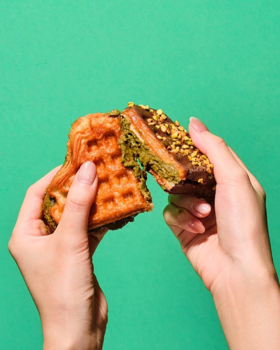 酥皮之間夾著開心果醬脆脆,堅果味香濃。(Hashtag B Facebook相片)