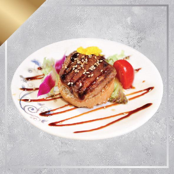 「極尚大瀛喜」旺角分店任食鐵板鵝肝。