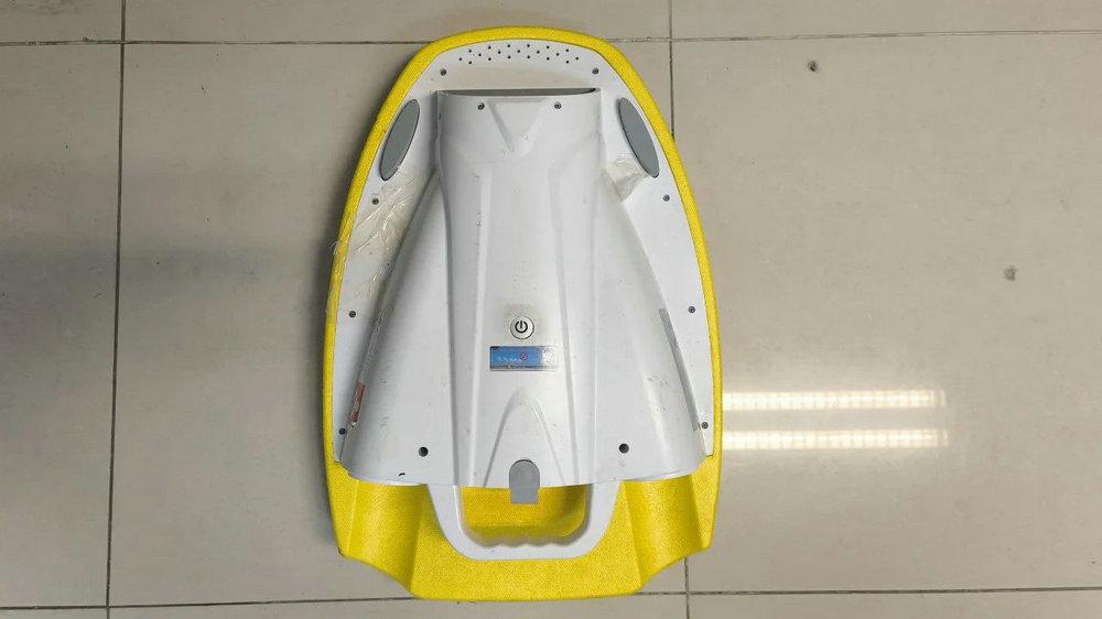 澳門海關在路環竹灣對開海面,截獲一名涉嫌利用水上推進器偷渡的內地男子,經審理被判處5個月徒刑。(澳門海關)