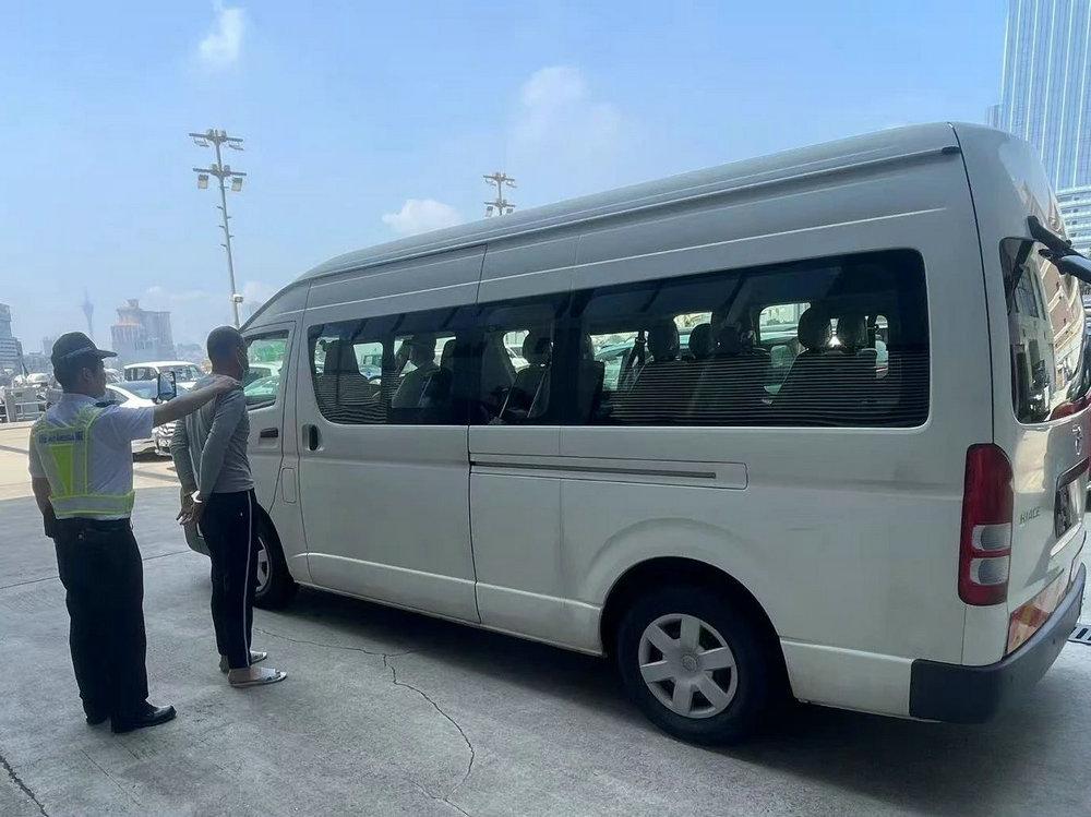 澳門海關在路環竹灣對開海面,截獲一名涉嫌利用水上推進器偷渡的內地男子,經審理被判處5個月徒刑。(澳門海關)