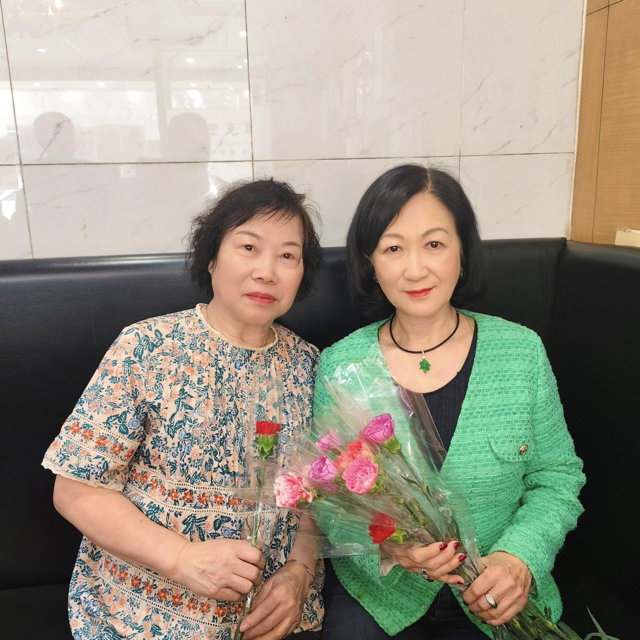 葉劉淑儀到多年來的「飯堂」灣仔國際咖喱館光顧,惟老闆娘指店舖租約期滿後業主加租,深思下決定光榮結業。(葉劉淑儀fb)