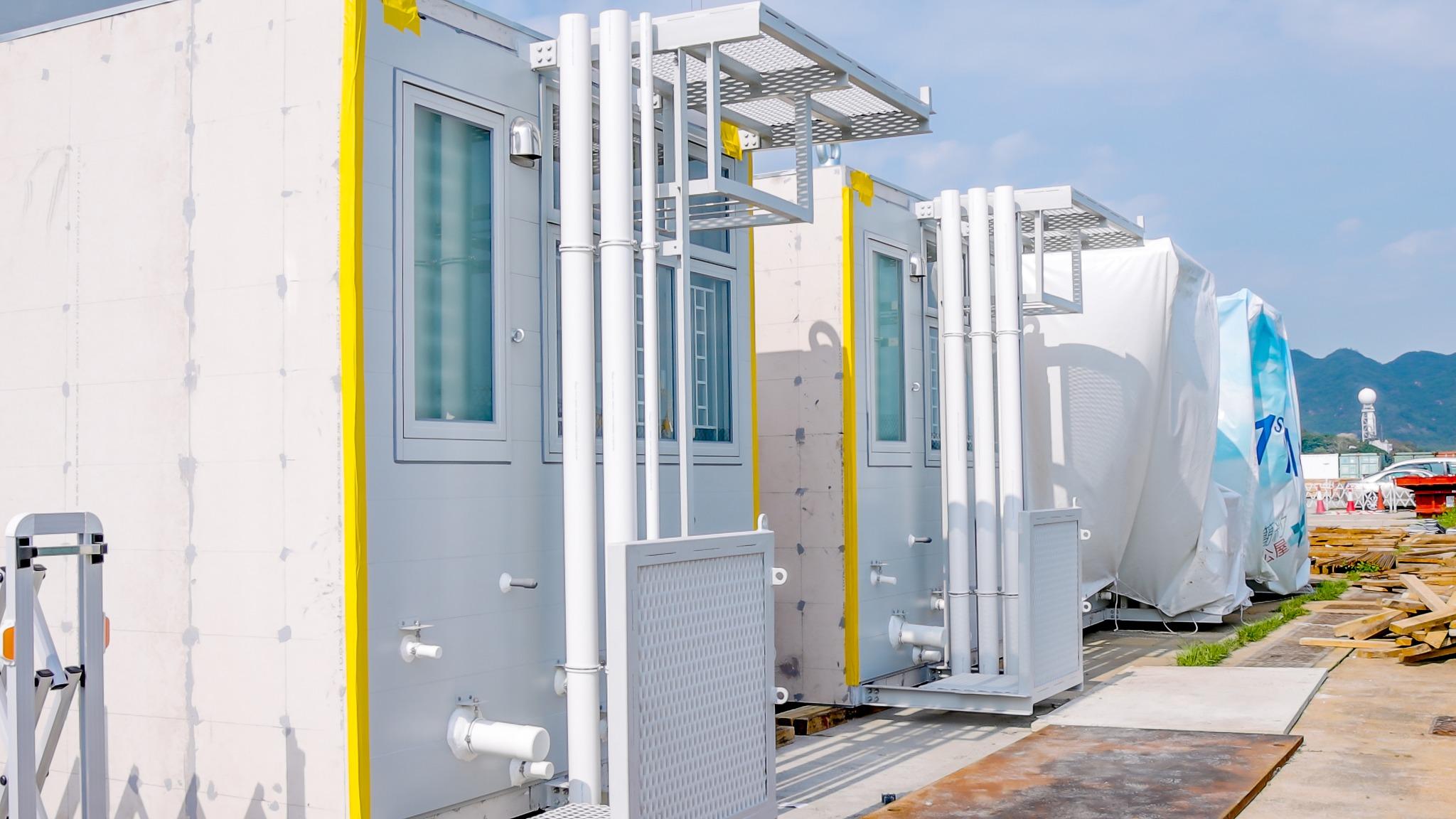 柴灣常安項目地盤首批MiC組件經海路到港。(何永賢FB)