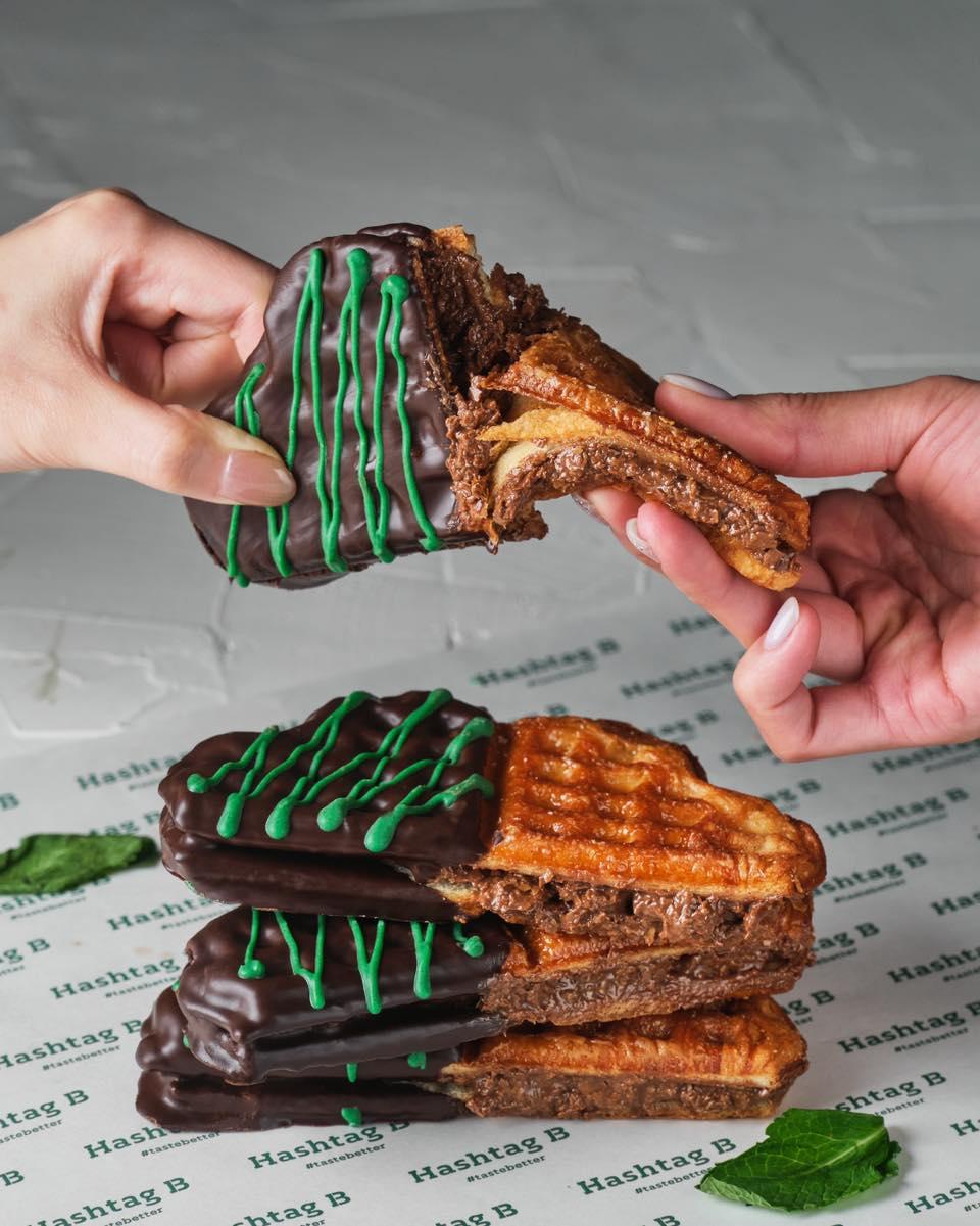 薄荷朱古力酥皮窩夫$30 夾著薄荷榛子醬脆脆,啱晒薄朱控!(Hashtag B Facebook相片)