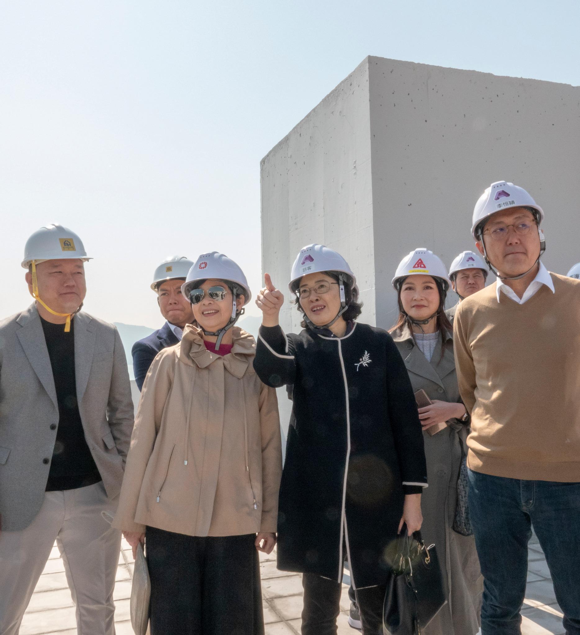 何永賢指是次的MiC組件經政府直接採購以節省成本。(何永賢FB)