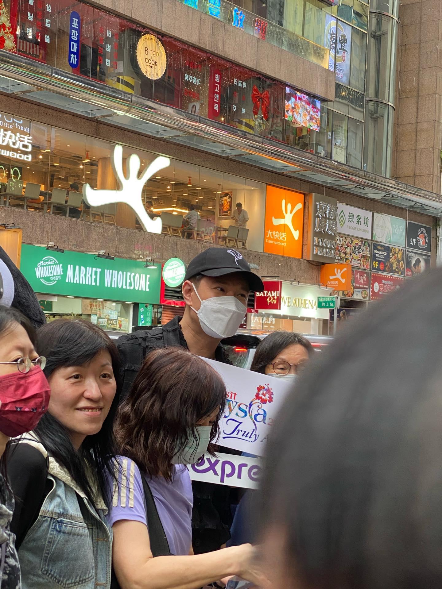 張與辰落區跟fans見面。(網上圖片)