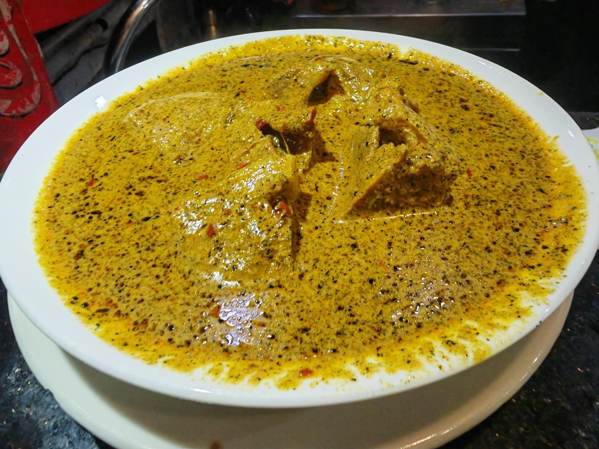 葉劉淑儀到多年來的「飯堂」灣仔國際咖喱館光顧,惟老闆娘指店舖租約期滿後業主加租,深思下決定光榮結業。(葉劉淑儀fb)