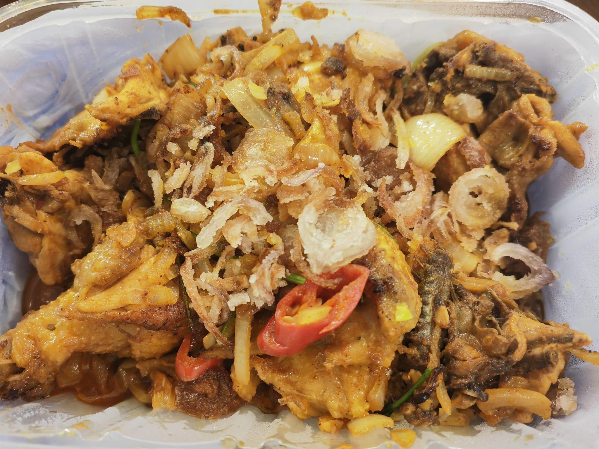 葉劉淑儀到多年來的「飯堂」灣仔國際咖喱館光顧,惟老闆娘指店舖租約期滿後業主加租,深思下決定光榮結業。(葉劉淑儀fb)