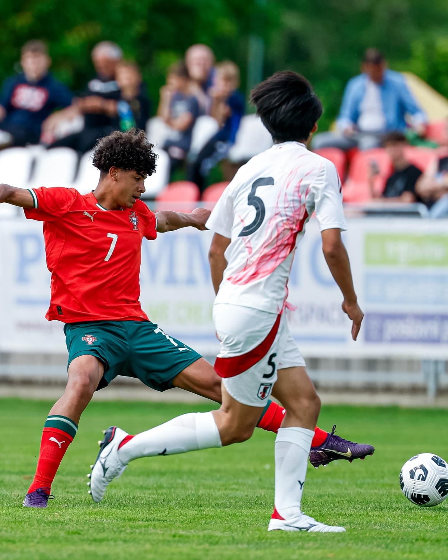 葡萄牙球星C朗拿度(Cristiano Ronaldo)的14歲大仔「小C朗」(Cristiano Ronaldo Jr)周二(13日)首次出戰國際賽,代表葡萄牙U15在克羅地亞出戰馬高域青年錦標賽,上陣對日本U15。(C朗fb)