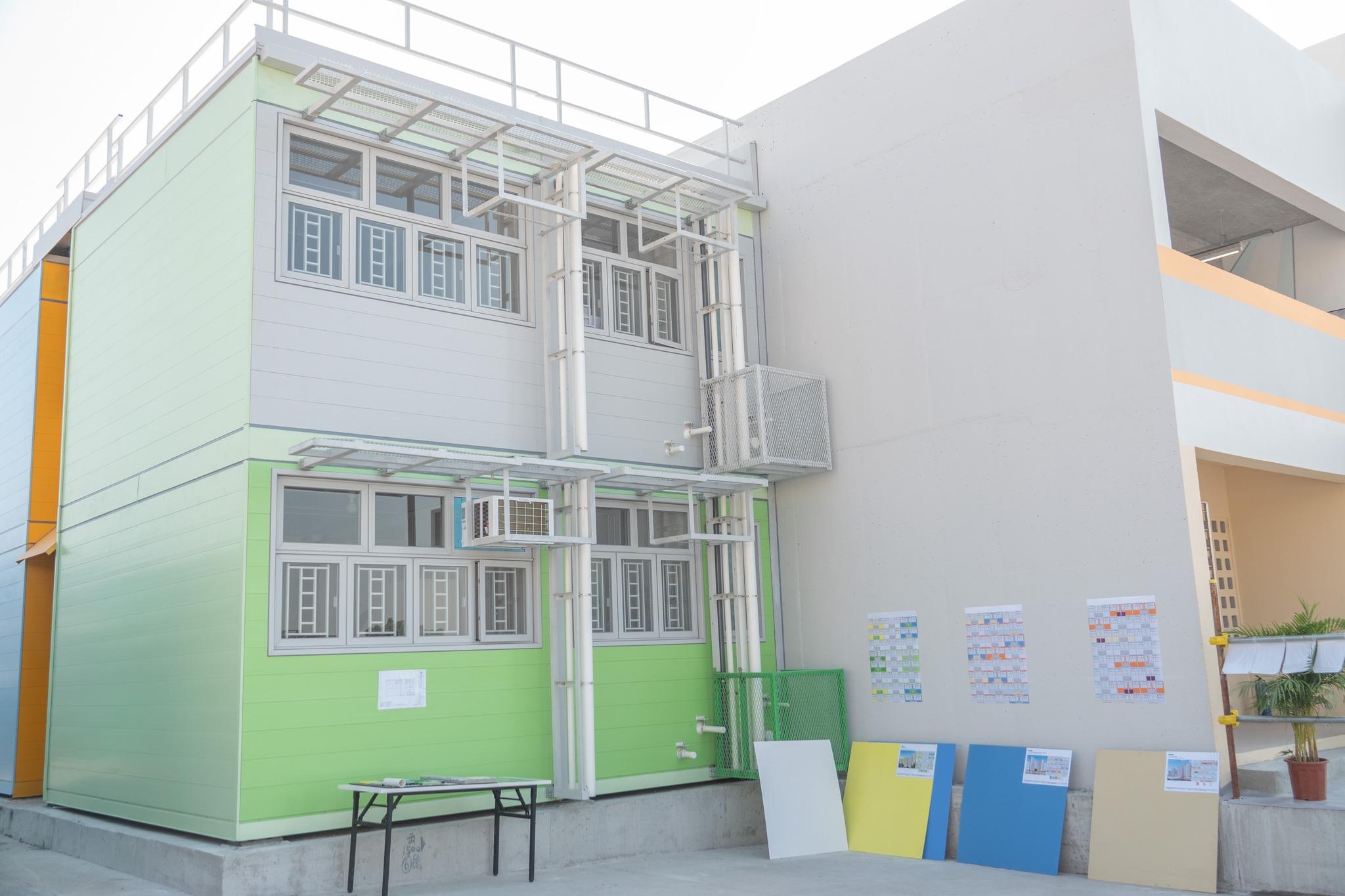 柴灣常安項目地盤首批MiC組件經海路到港。(何永賢FB)