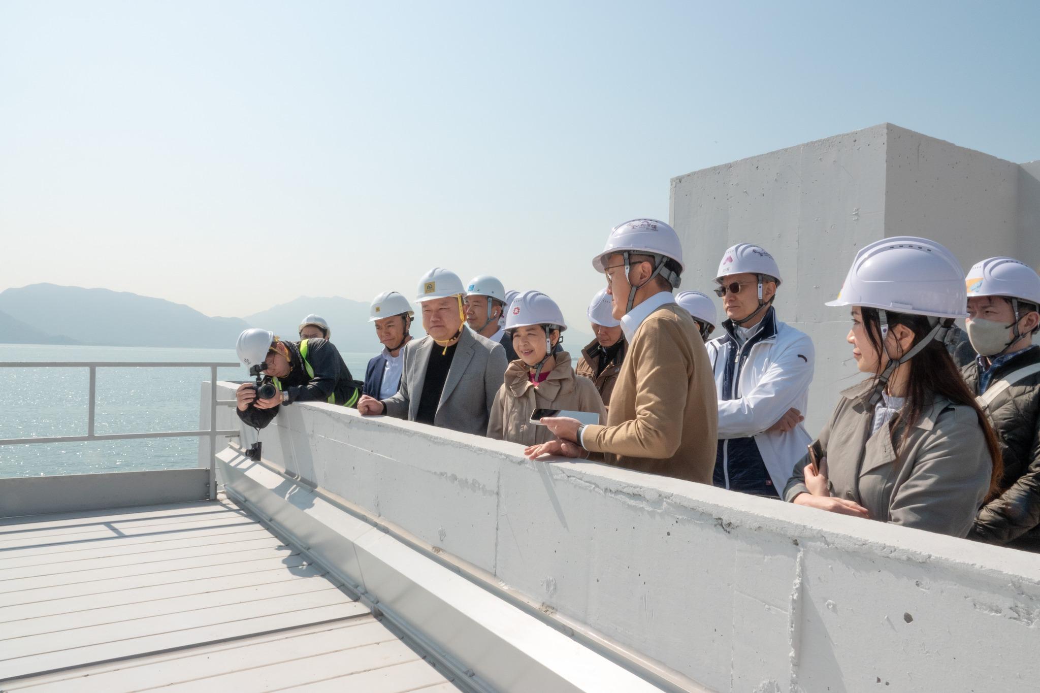 何永賢指是次的MiC組件經政府直接採購以節省成本。(何永賢FB)