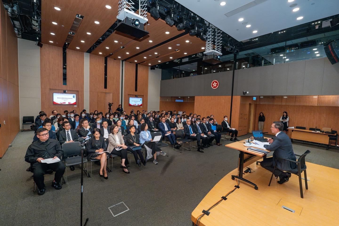 律政司舉行「學習全國兩會精神座談會」,律政司司長林定國發言。(林定國FB)