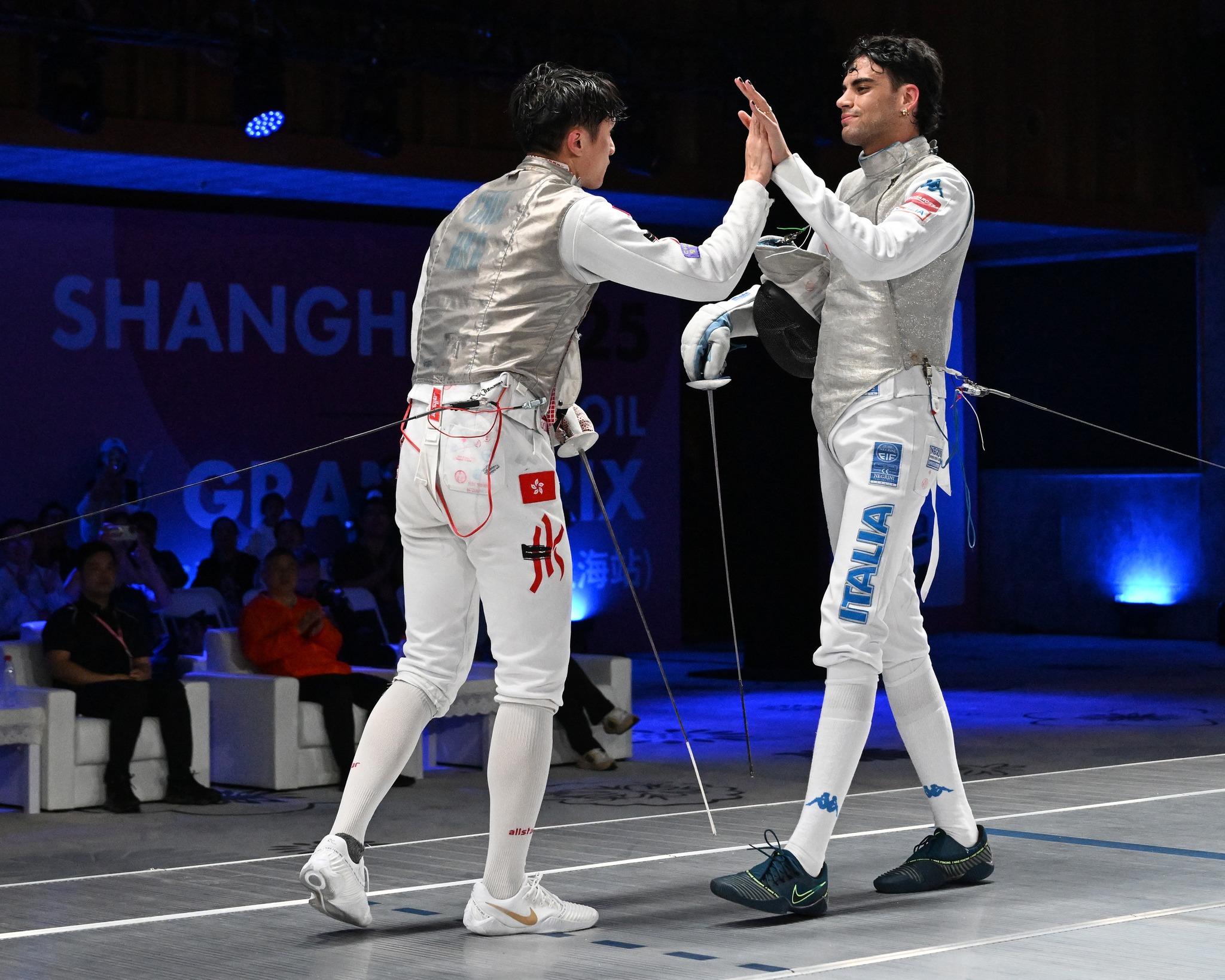 蔡俊彥在花劍大獎賽上海站奪得冠軍,是他首面國際賽金牌。另一名港隊劍手張家朗就取得銅牌。(International Fencing Federation)