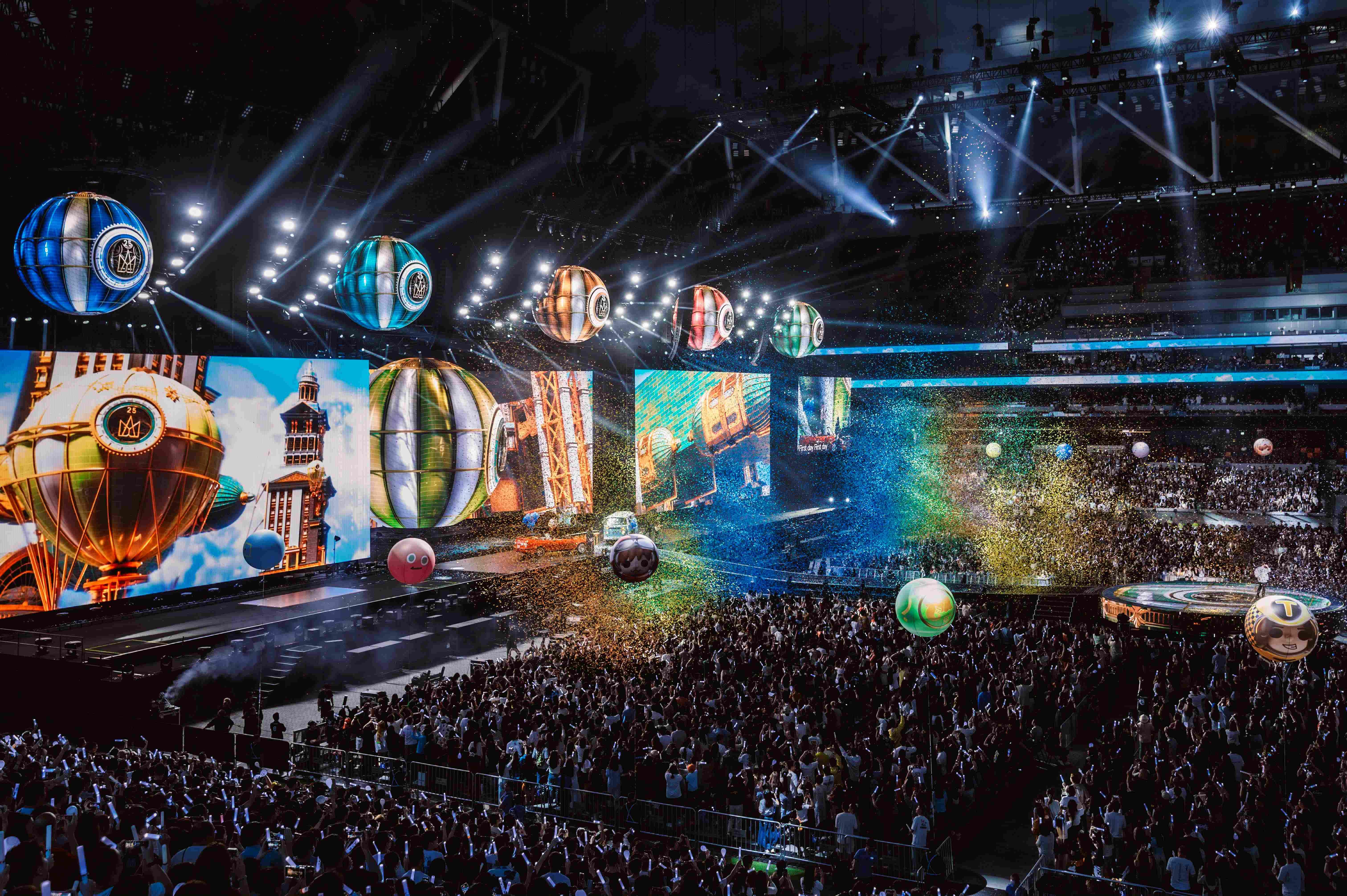 五月天《回到那一天》25周年巡迴演唱,隨著啟德主場館打造驚豔視覺。