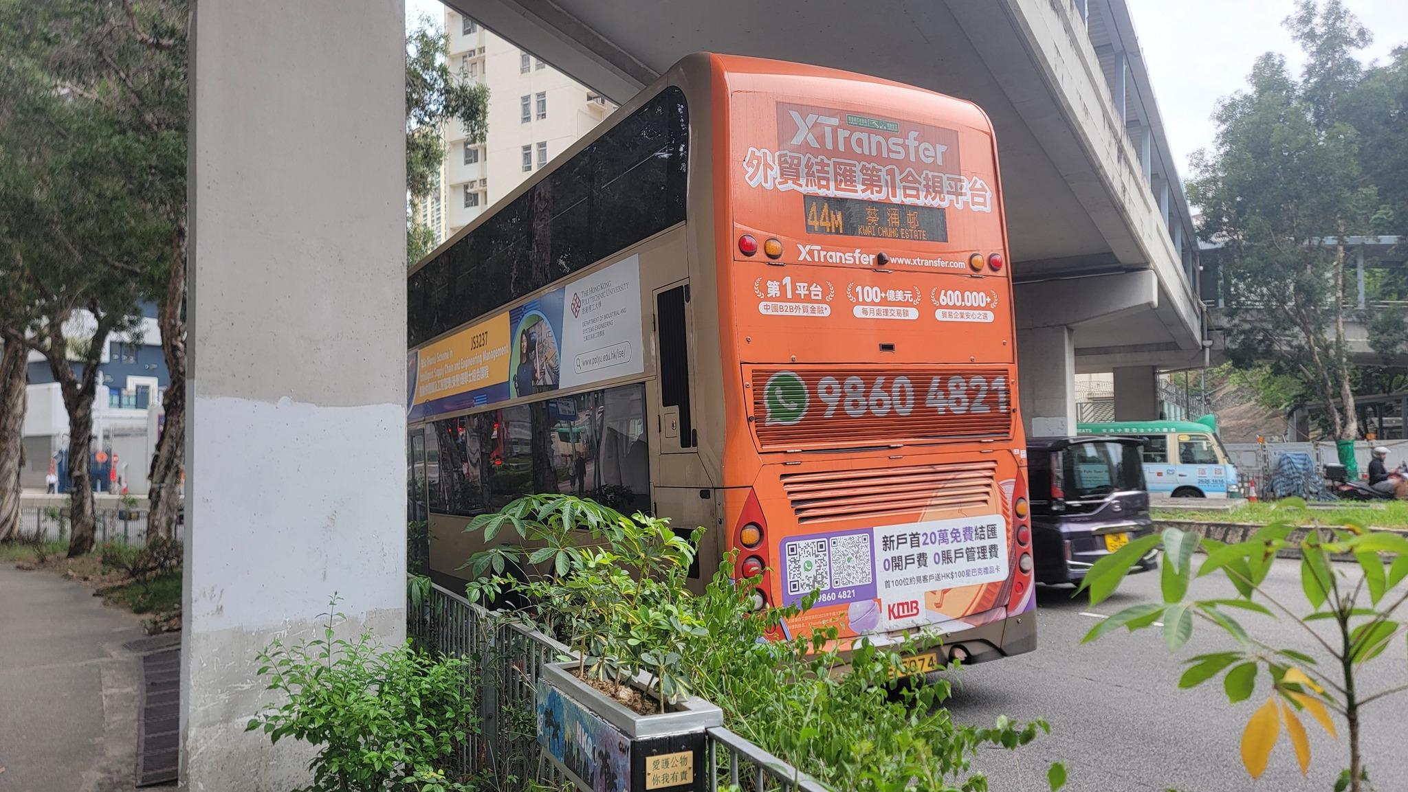 青衣發生3車連環相撞「串燒」車禍。(fb「香港交通及突發事故報料區」圖片)