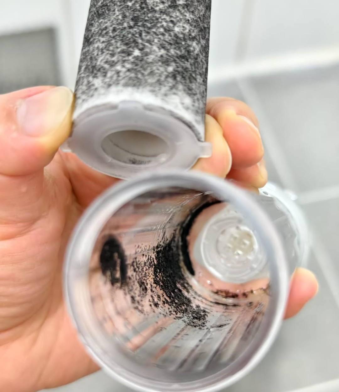 皇后山邨食水現不明黑點(FB群組圖片)