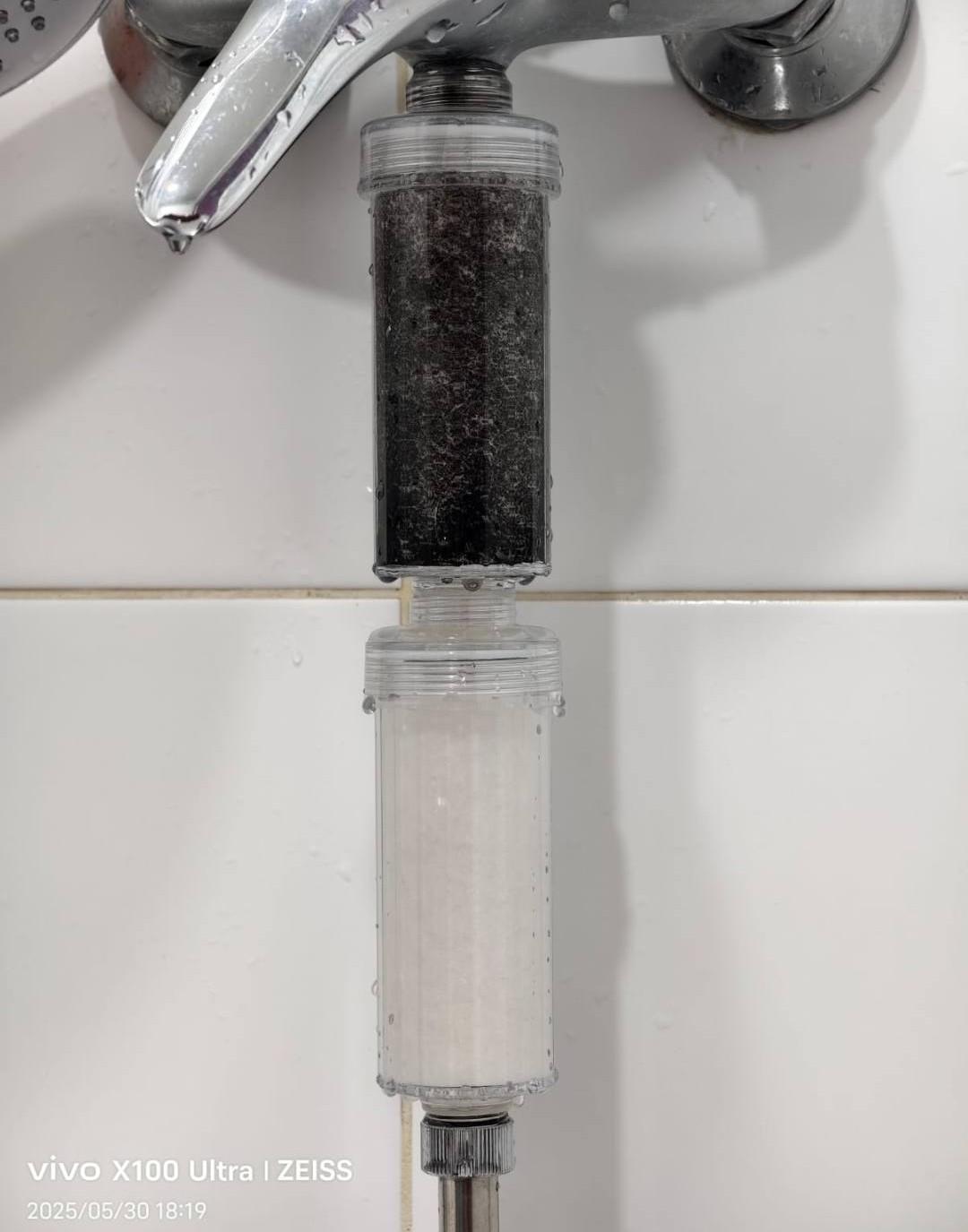 皇后山邨食水現不明黑點(FB群組圖片)