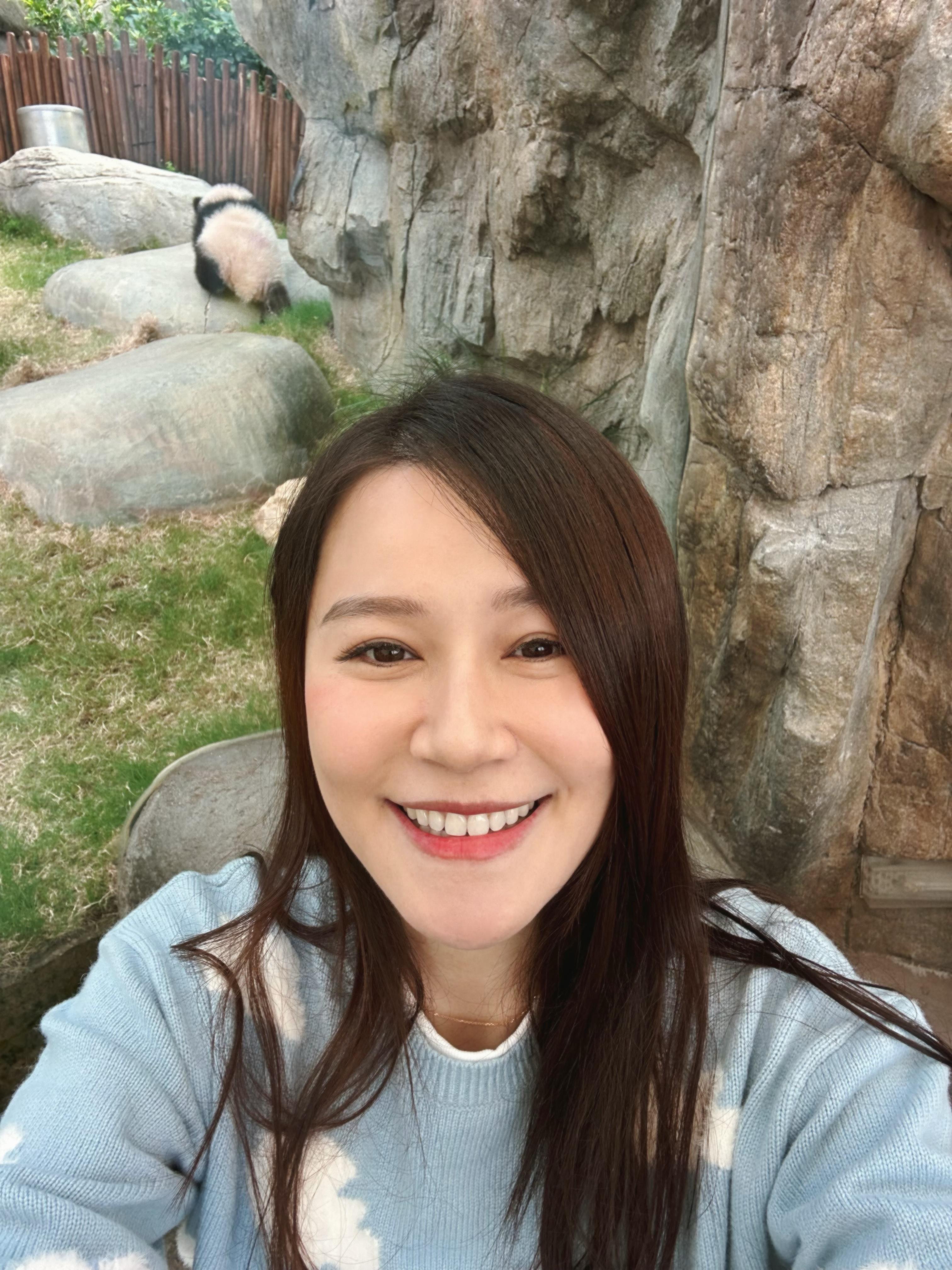 與黃翠如一起體驗 「大熊貓護理揭秘」底價:港幣$20,000