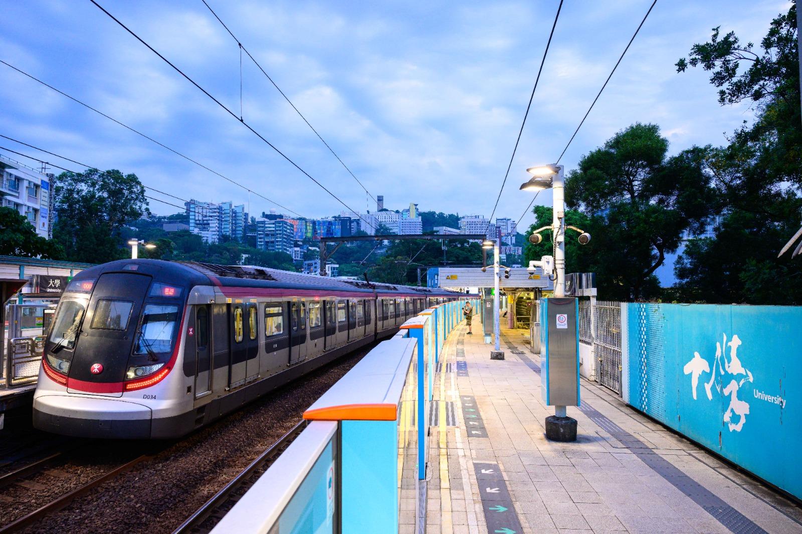 大學站的安裝工程已於今日完成。(港鐵提供)