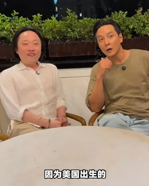 吳彥祖與Jimmy O. Yang背景極其相似,都是來自上海家庭,而且與香港及美國淵源甚深。(小紅書@吳彥祖)