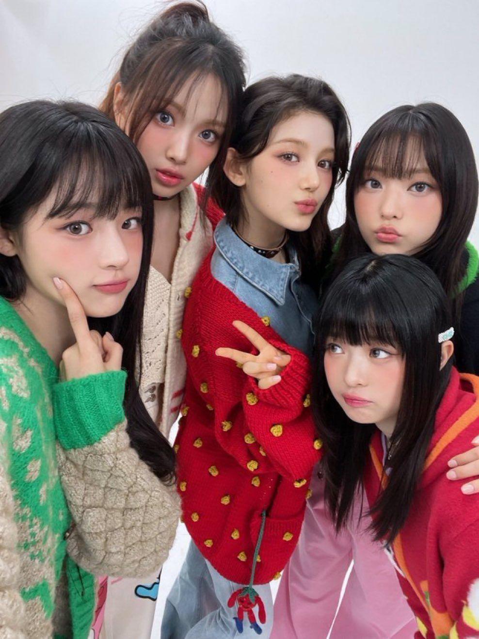 Fans現在最關心是NewJeans的動向。