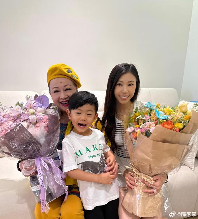 薛家燕不時上載生活照。(薛家燕微博)