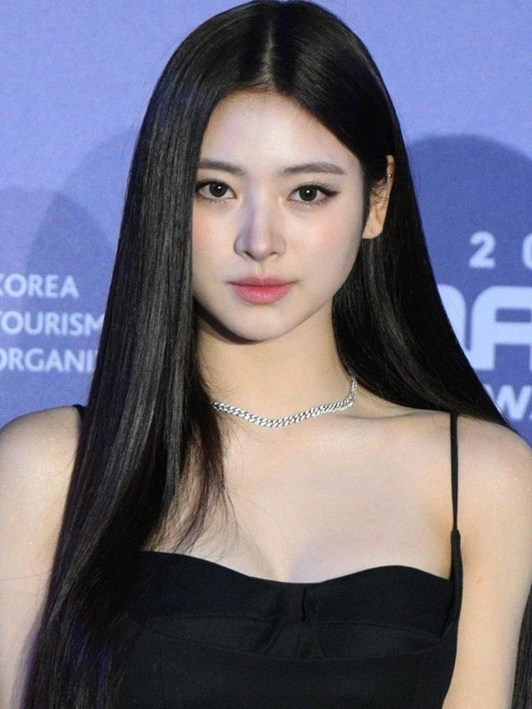 Anna@MEOVV獲封「神顏」 網絡瘋傳靚過子瑜