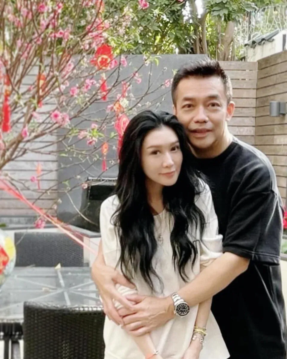 Monique經常在社交平台分享闊太生活之日常,更與富商丈夫曬恩愛。(IG@moniqueau)