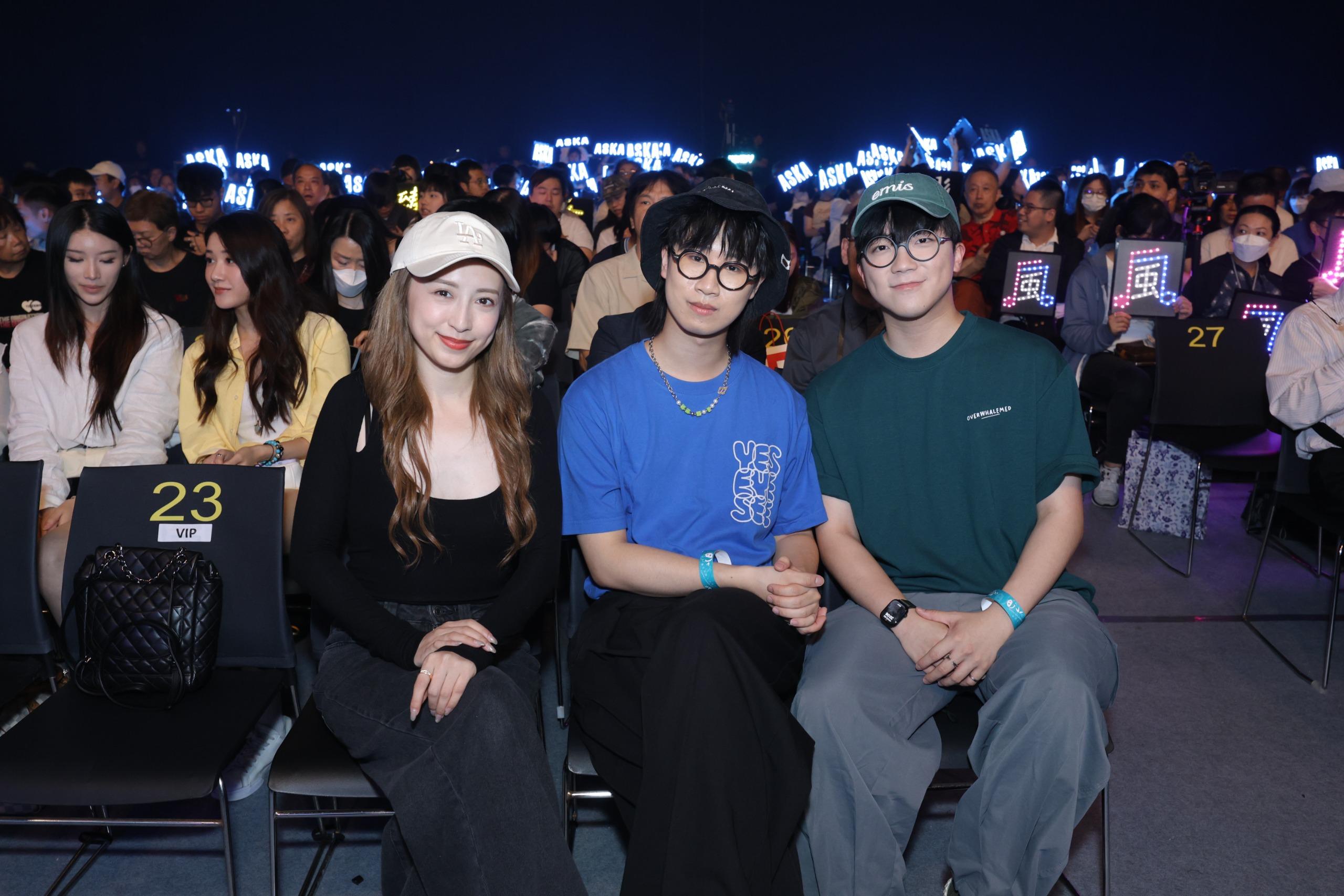 (左起)龔嘉欣、林智樂、林晉樂齊捧張馳豪及詹天文場。