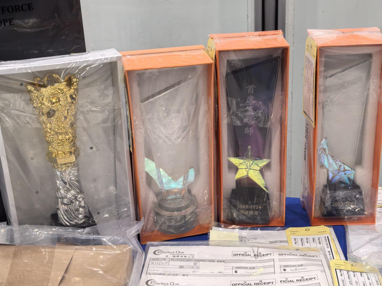 警方檢獲的「道具」。