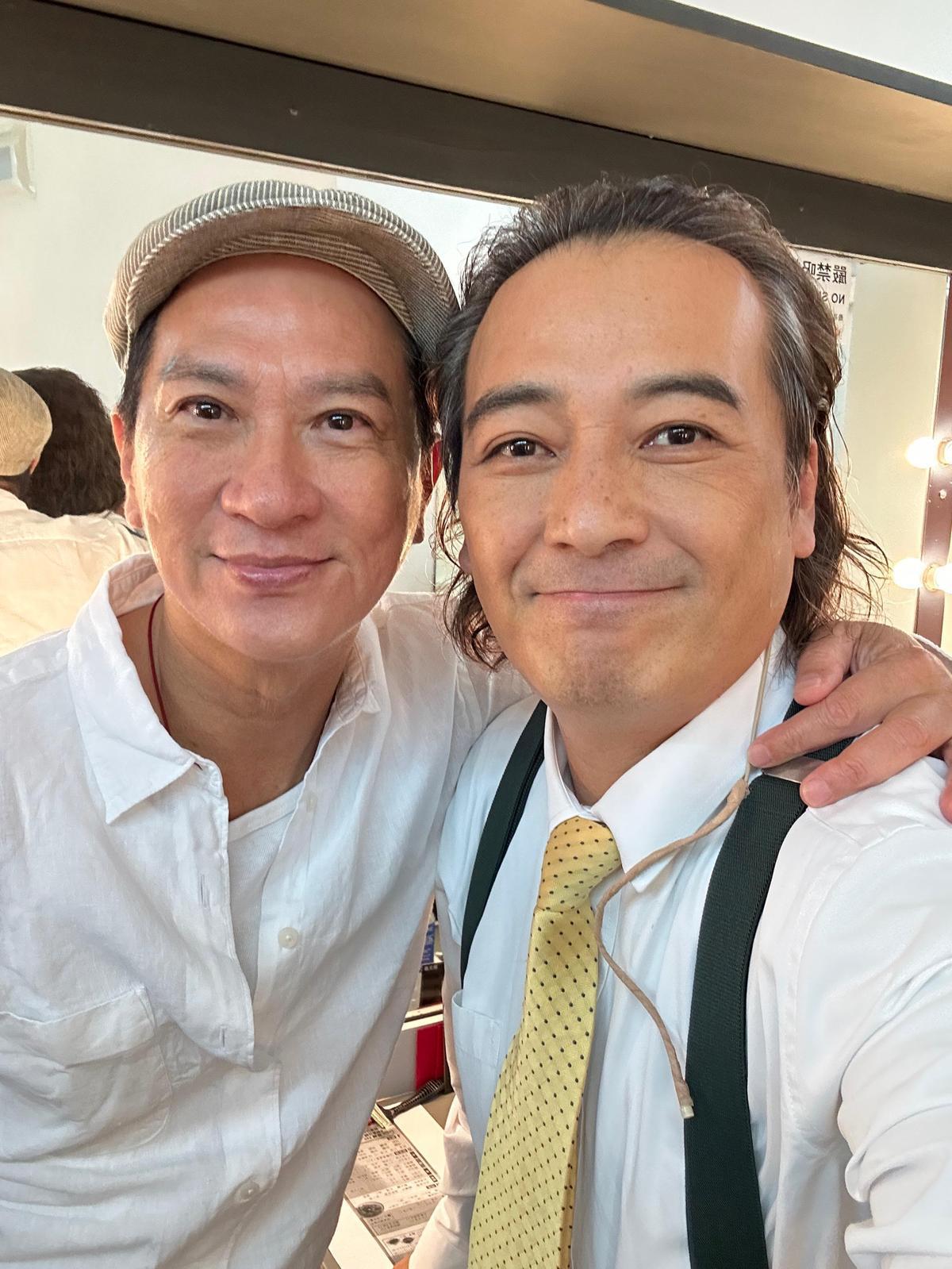 張家輝與魯文傑後台合照。