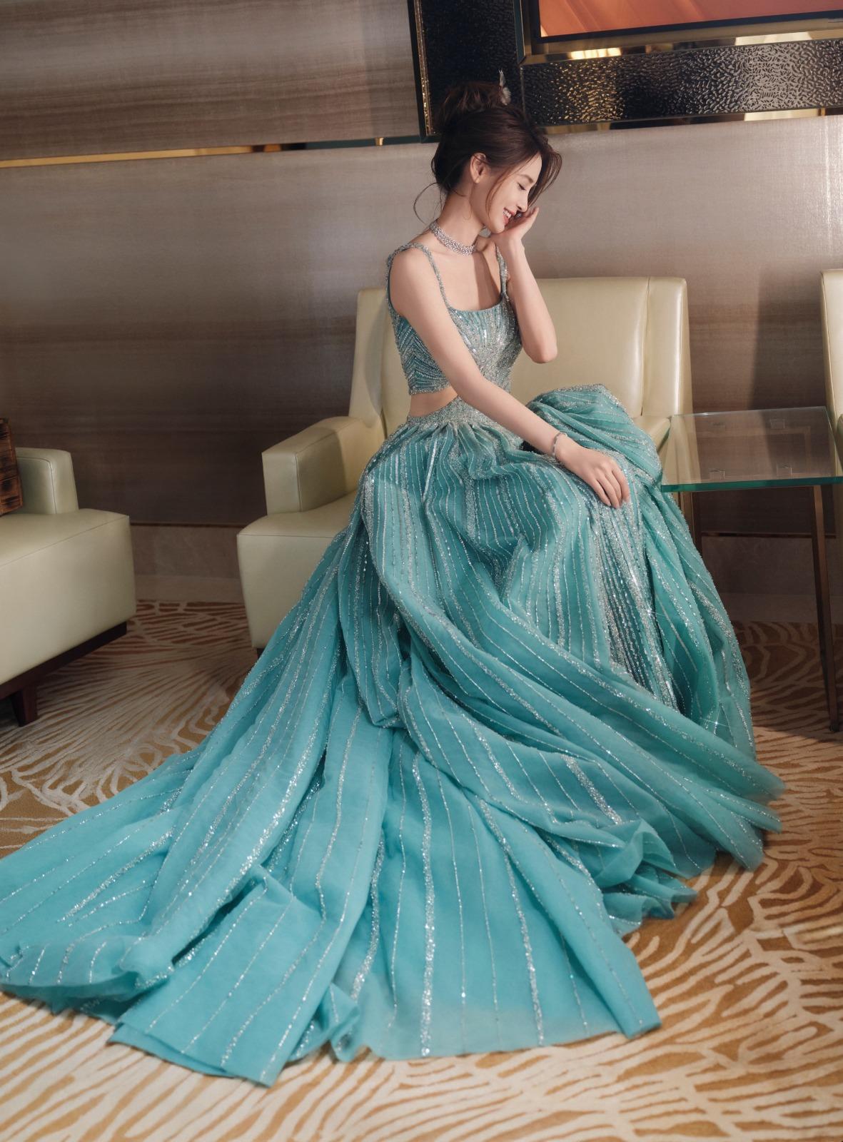 Angelababy身穿黎巴嫩設計師品牌Tony Ward最新2025春夏定制ball dress。(楊穎工作室微博)