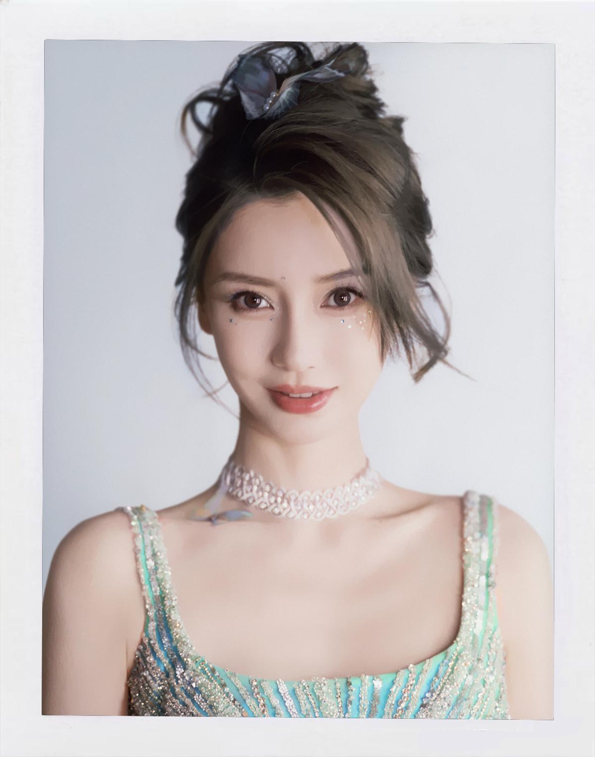 Angelababy身穿黎巴嫩設計師品牌Tony Ward最新2025春夏定制ball dress。(楊穎工作室微博)