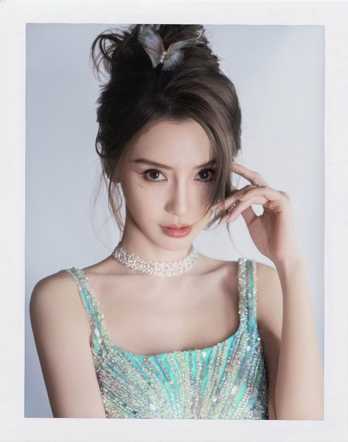 Angelababy身穿黎巴嫩設計師品牌Tony Ward最新2025春夏定制ball dress。(楊穎工作室微博)