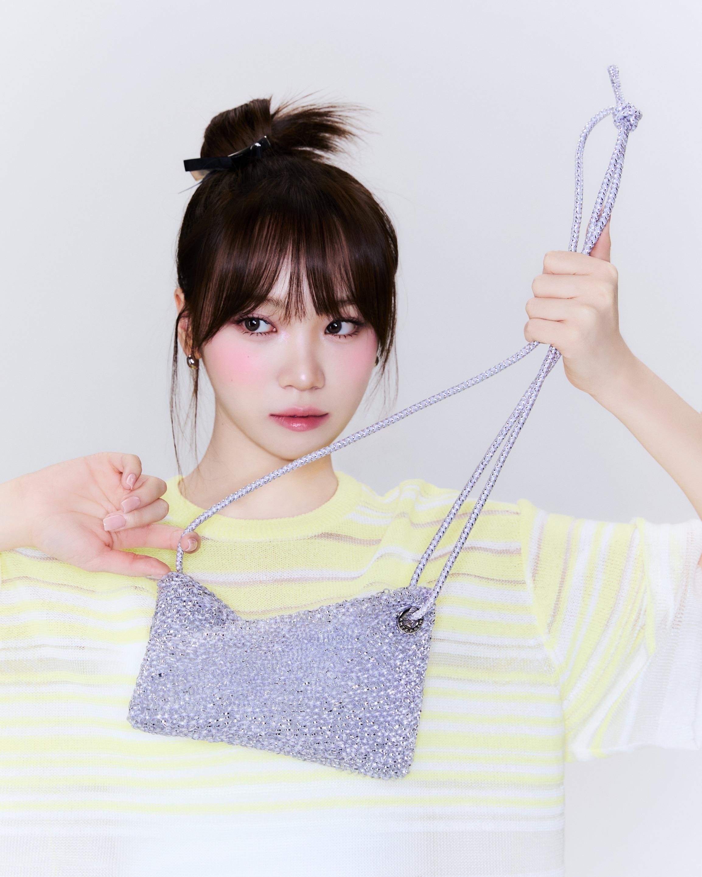 LE SSERAFIM金采源演繹ANTEPRIMA最新Mini Twist Wirebag