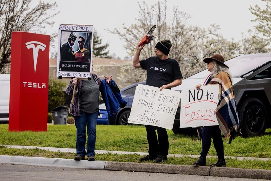 社交網「X」3天兩度死機 馬斯克:每周7天24小時瞓身工作