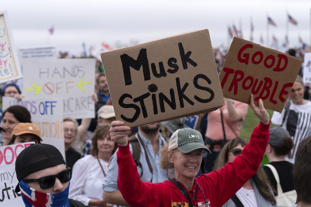 馬斯克自從領導特朗普的政府效率部(DOGE)之後,惹來美國各地民眾示威。(資料圖片/美聯社)